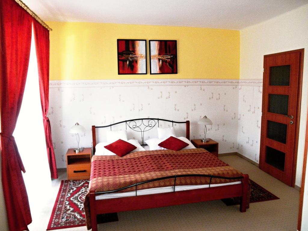 Hotel Vysocina Chotebor Room photo